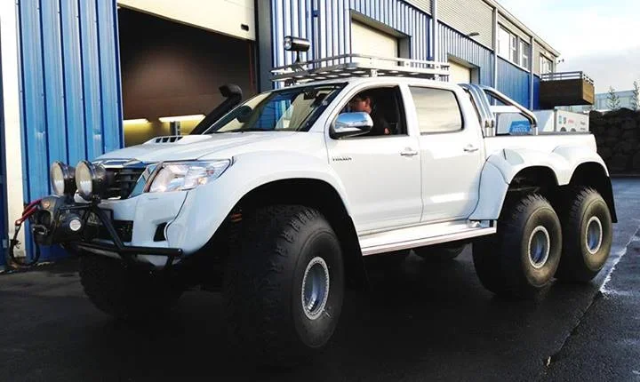 Toyota Hilux AT44 6X6.webp