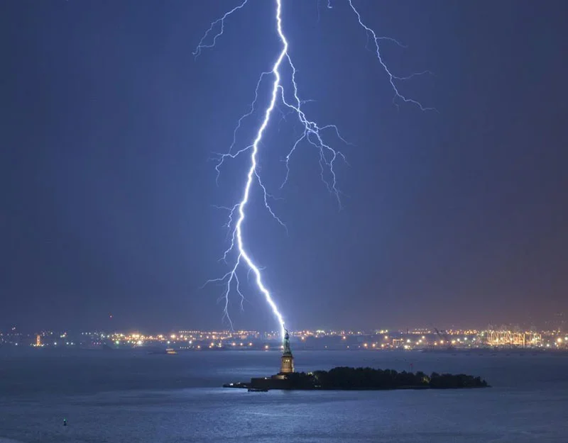 lightning-strikes-statue-of-liberty-perfect-timing.webp