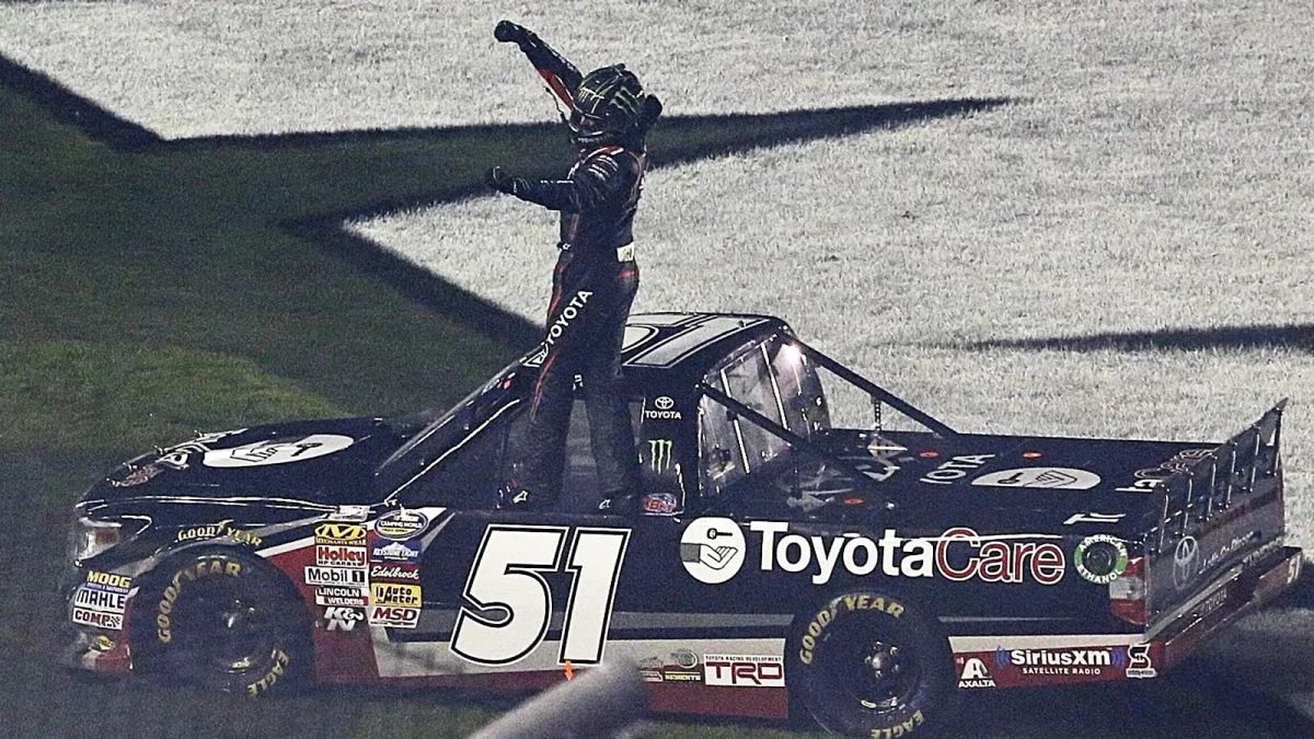022114-NASCAR-Kyle-Busch-TV-Pi3.vresize.1200.675.high.8.webp